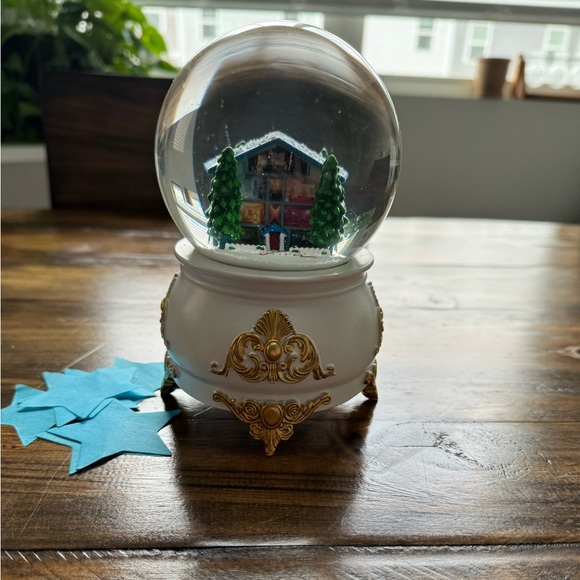 NWT ❄️ Taylor Swift 2023 Lover Snowglobe - Picture 4 of 8